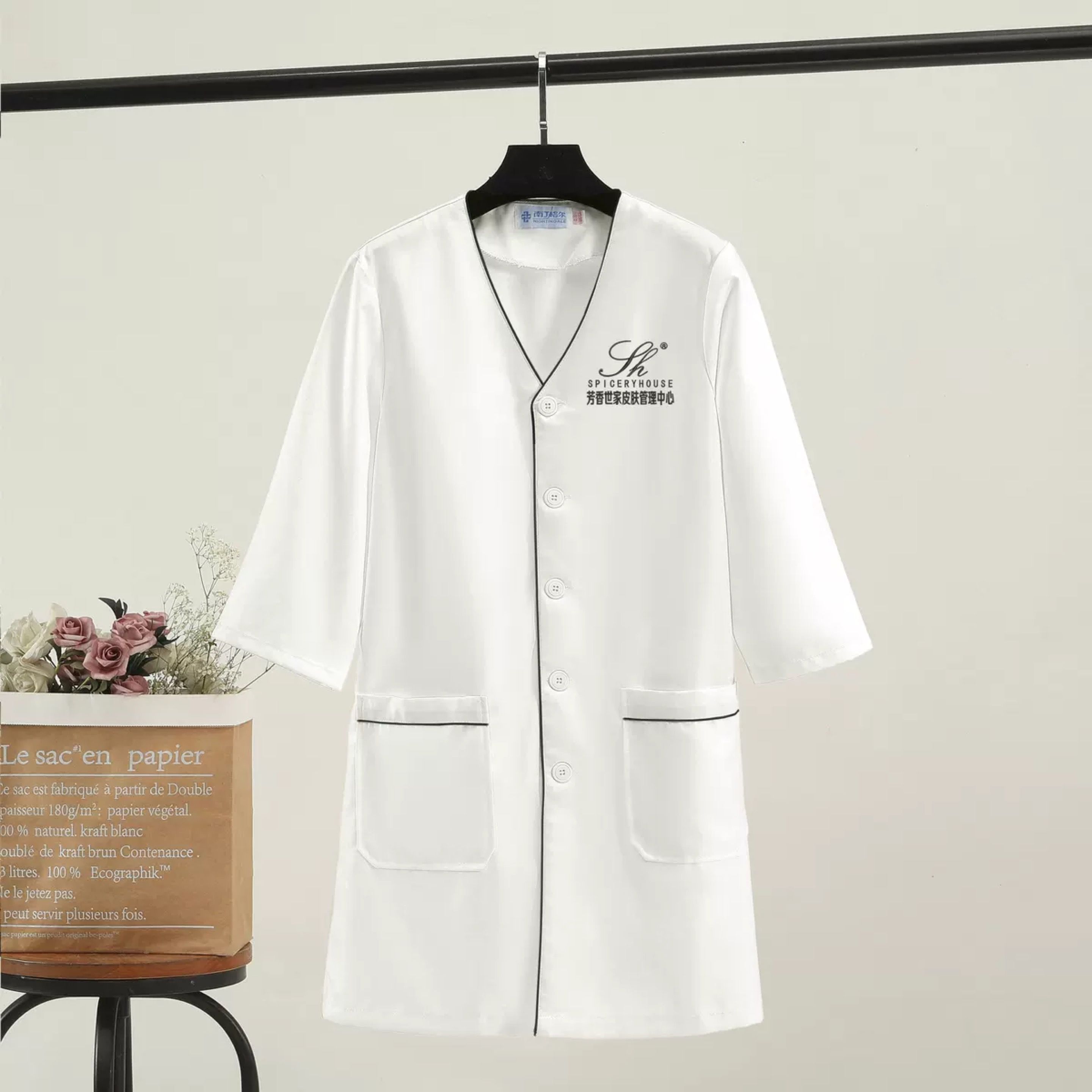 white plus size Salon grooming - Medical Lab Logo recension och pris