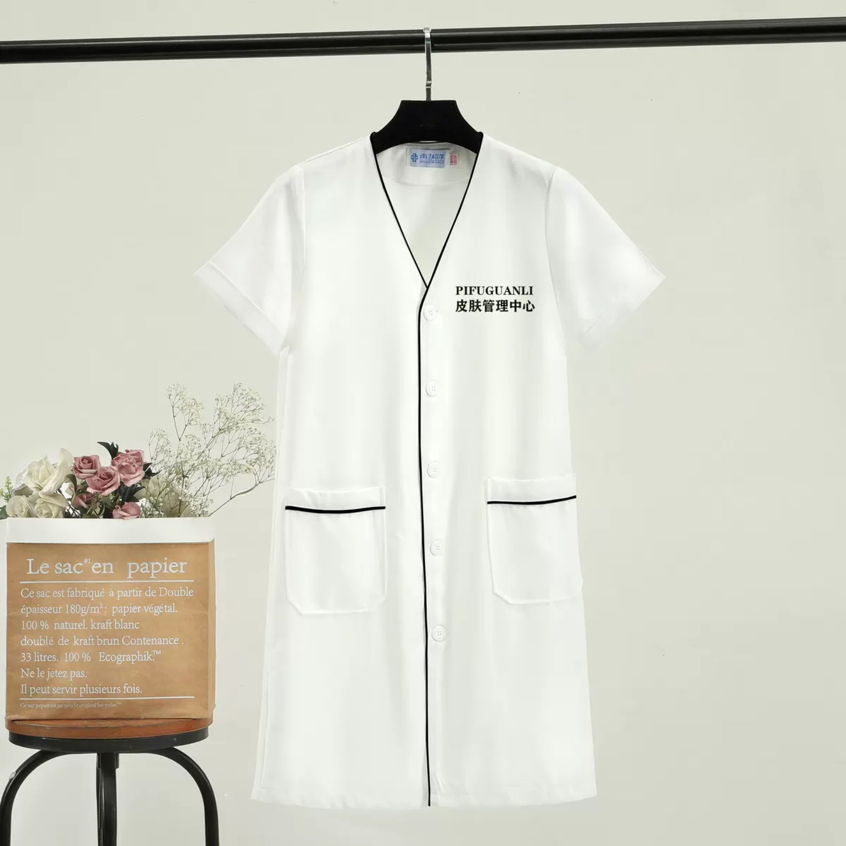 white plus size Salon grooming - Medical Lab Logo recension och pris